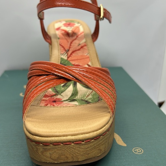 NEW  B.O.C ORANGE CATALINA PLATFORM WEDGE WOMENS SANDALS
SIZE 8 - Picture 5 of 7